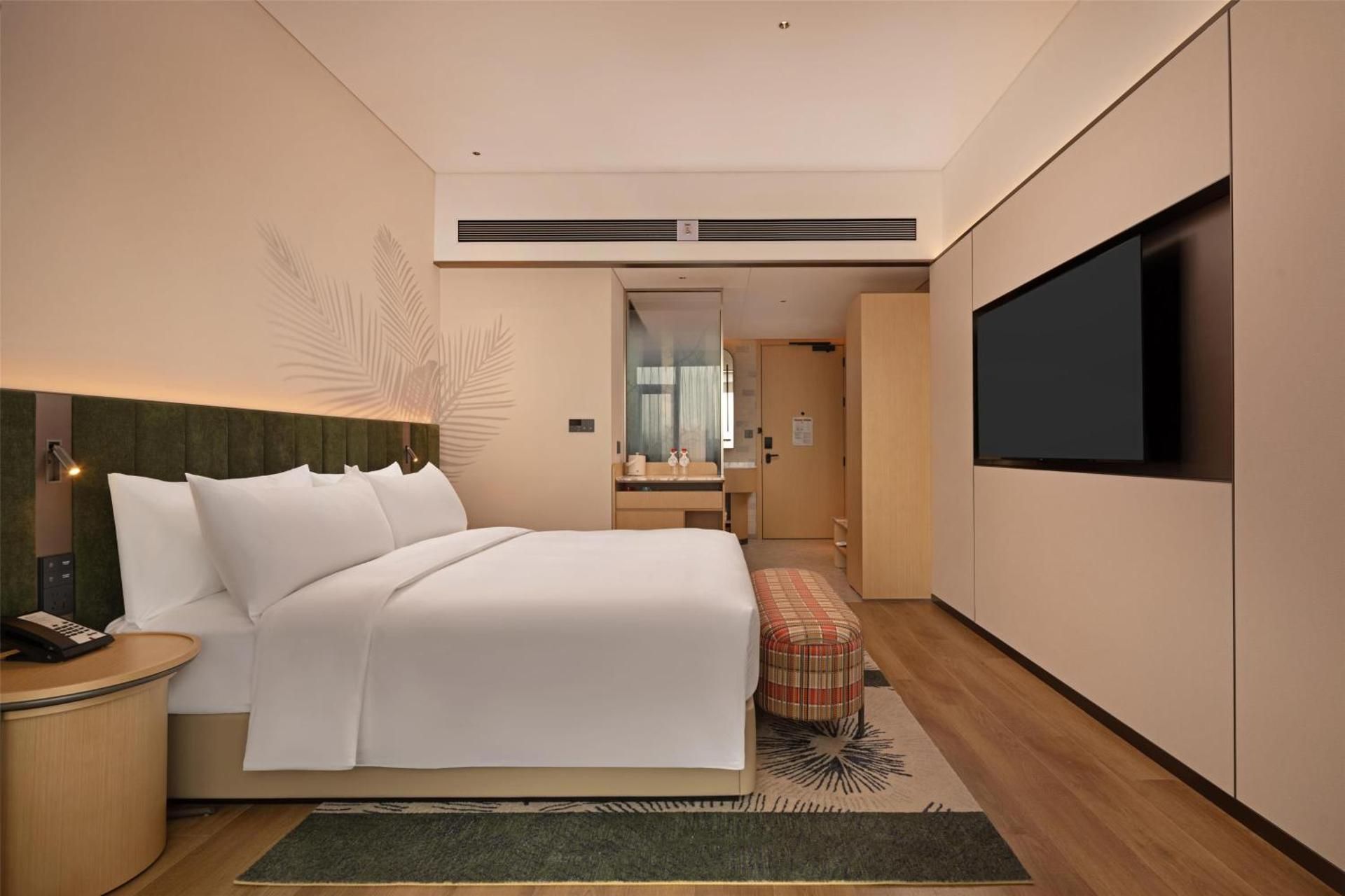 King Deluxe Room with Mountain View