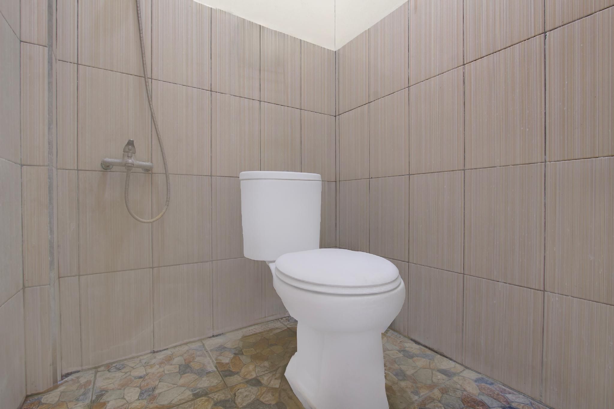 OYO 94673 Guesthouse Syariah Indonesia Standard Double 3