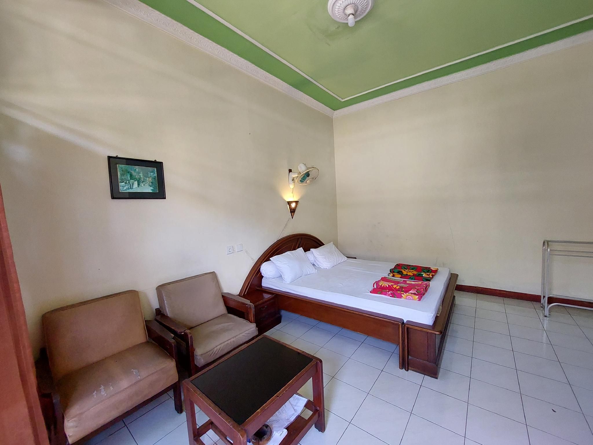 Deluxe Twin Room Type A