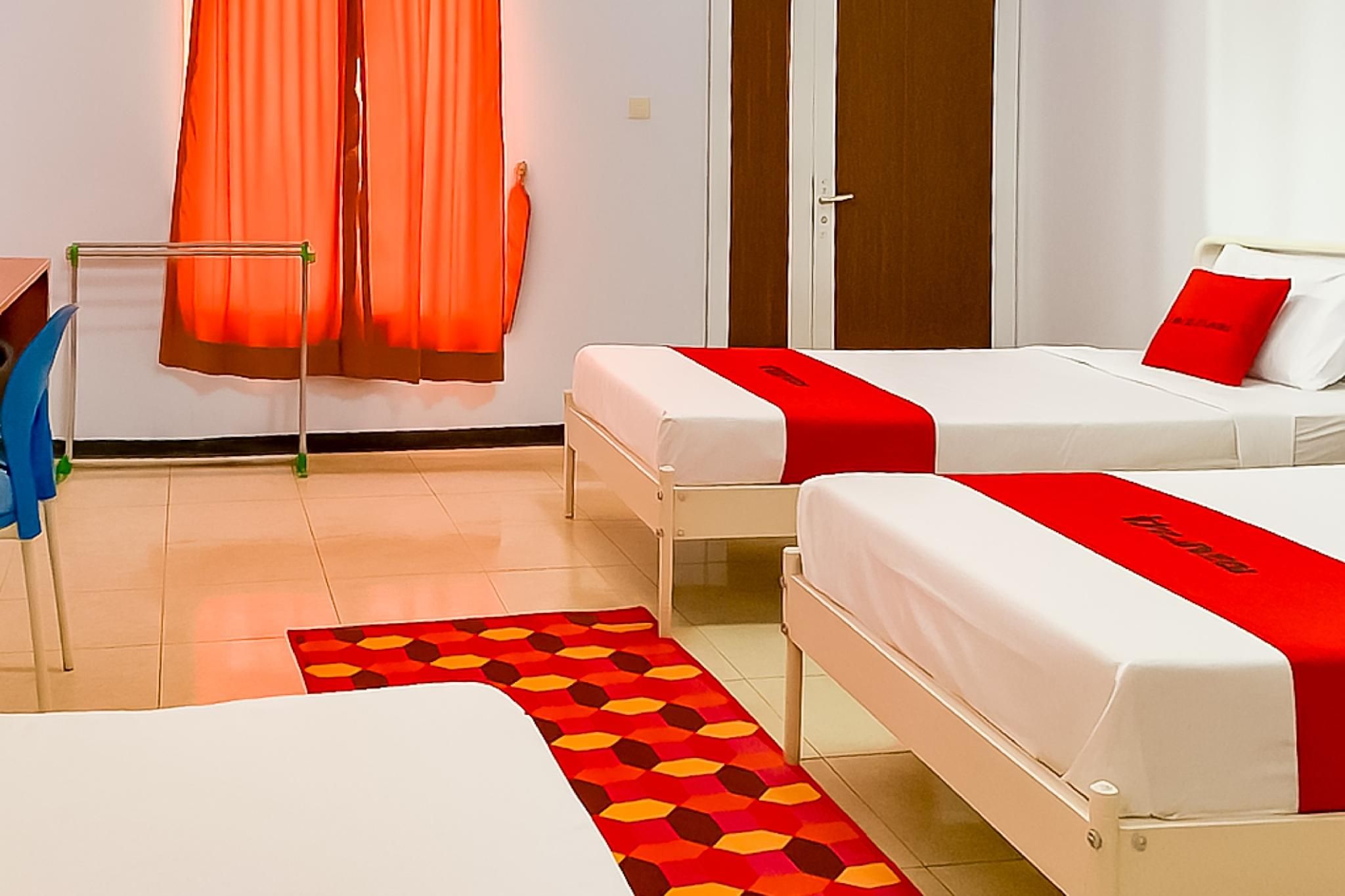 RedDoorz Syariah @ Terabuci Malangbong Garut Family Room 3