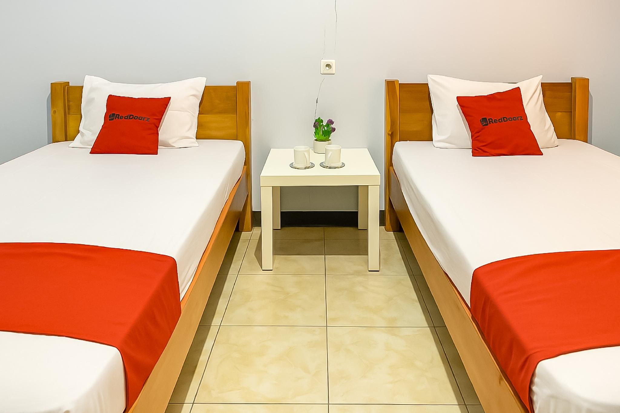 RedDoorz Syariah @ Terabuci Malangbong Garut Twin Room 2