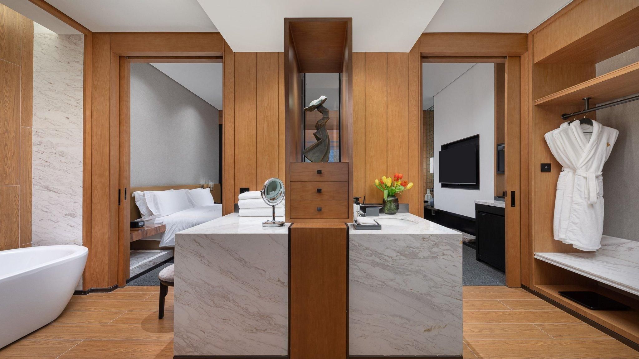 1 King Classic Accessible