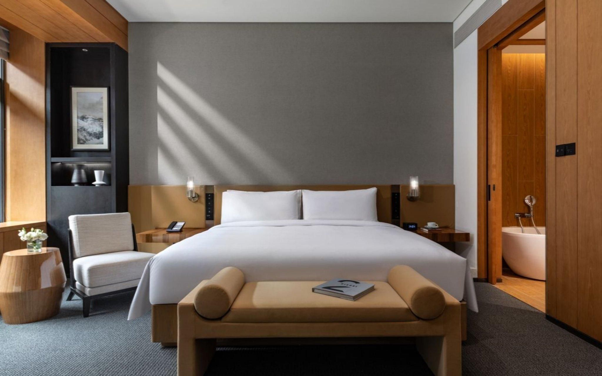 1 King Classic Accessible