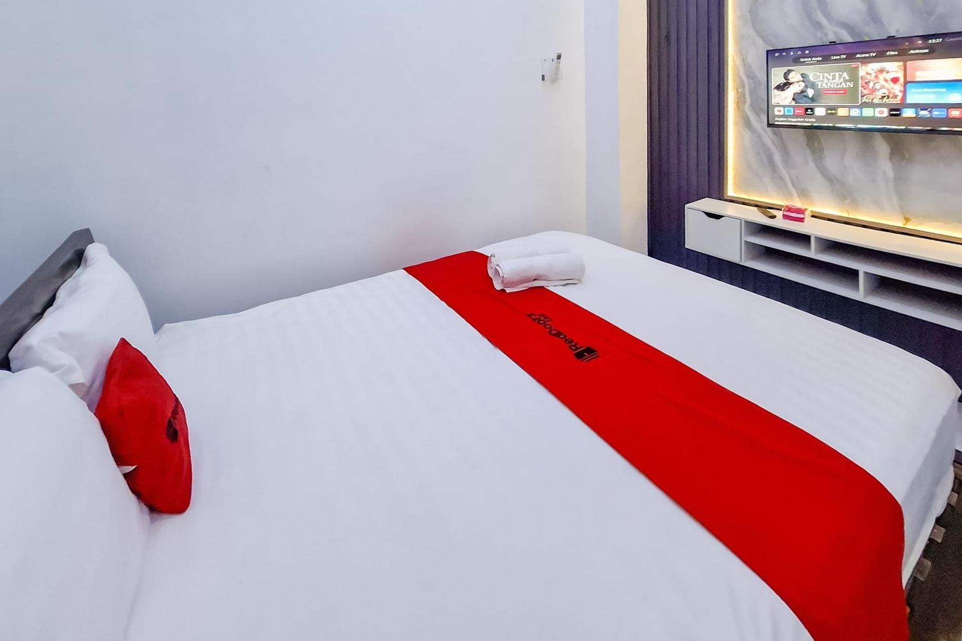 RedDoorz @ Homestay FN99 Jepara Standard Room 2