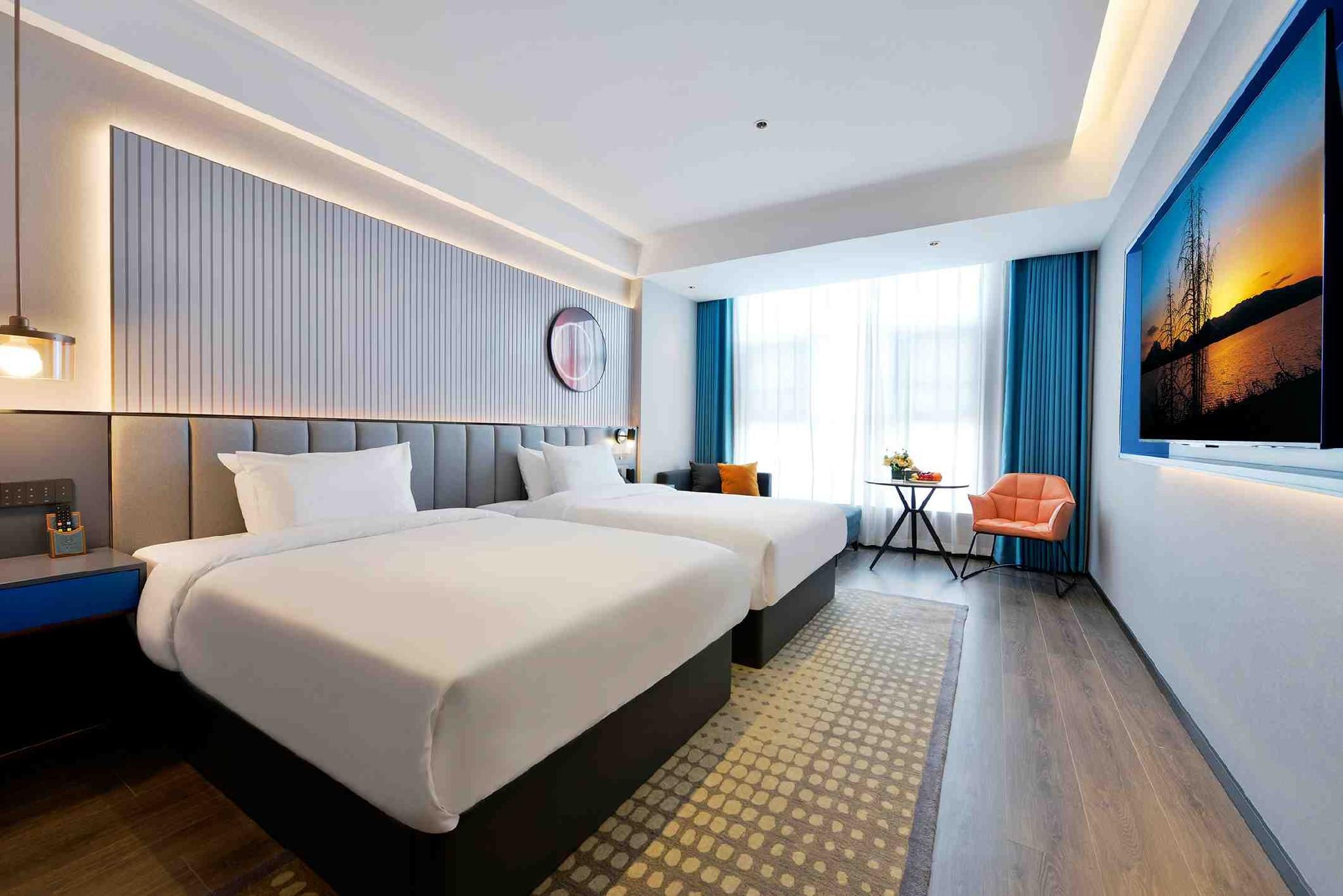 Light Luxury Twin Room