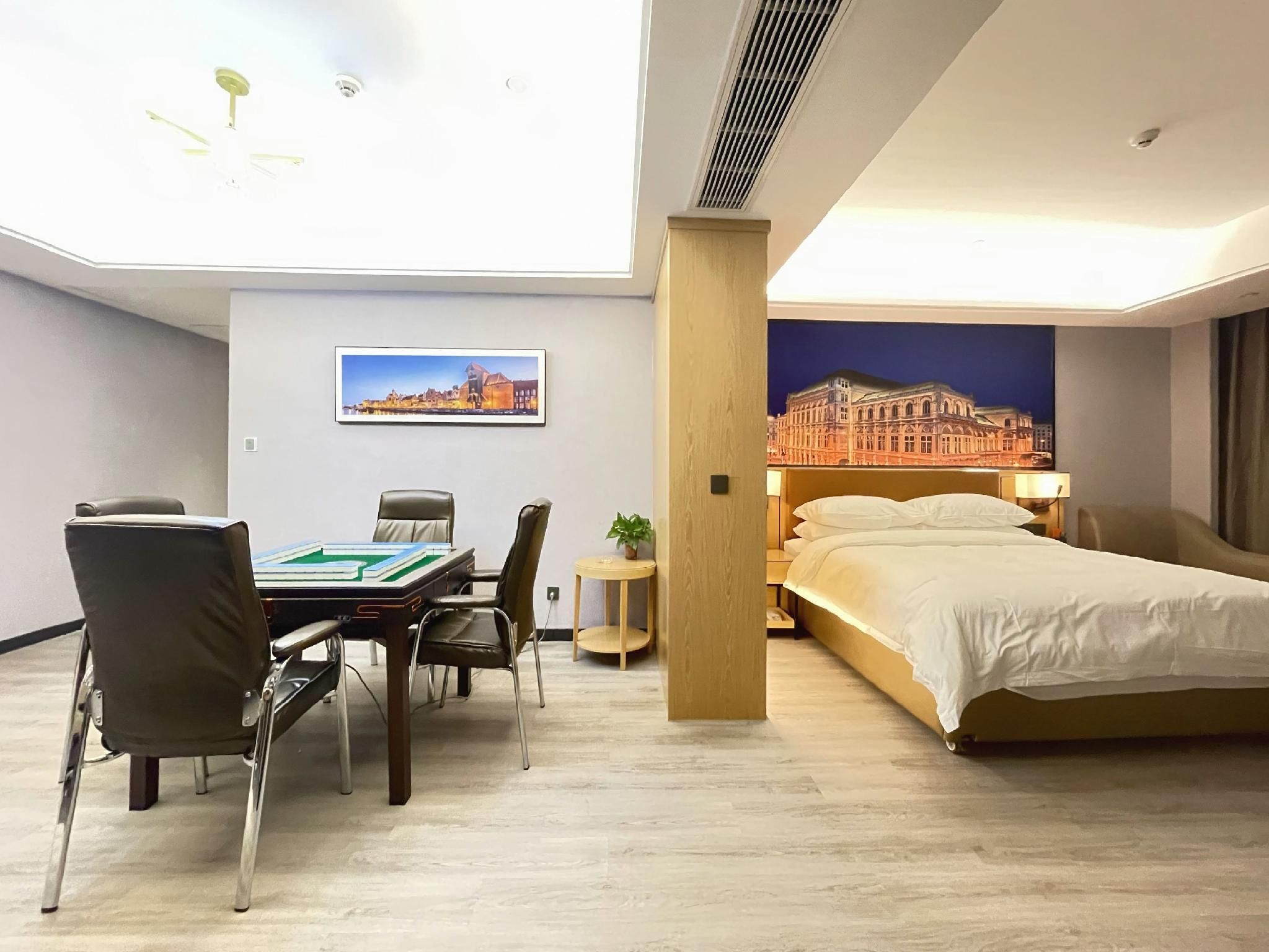 Vienna - Functional Chess Suite Room