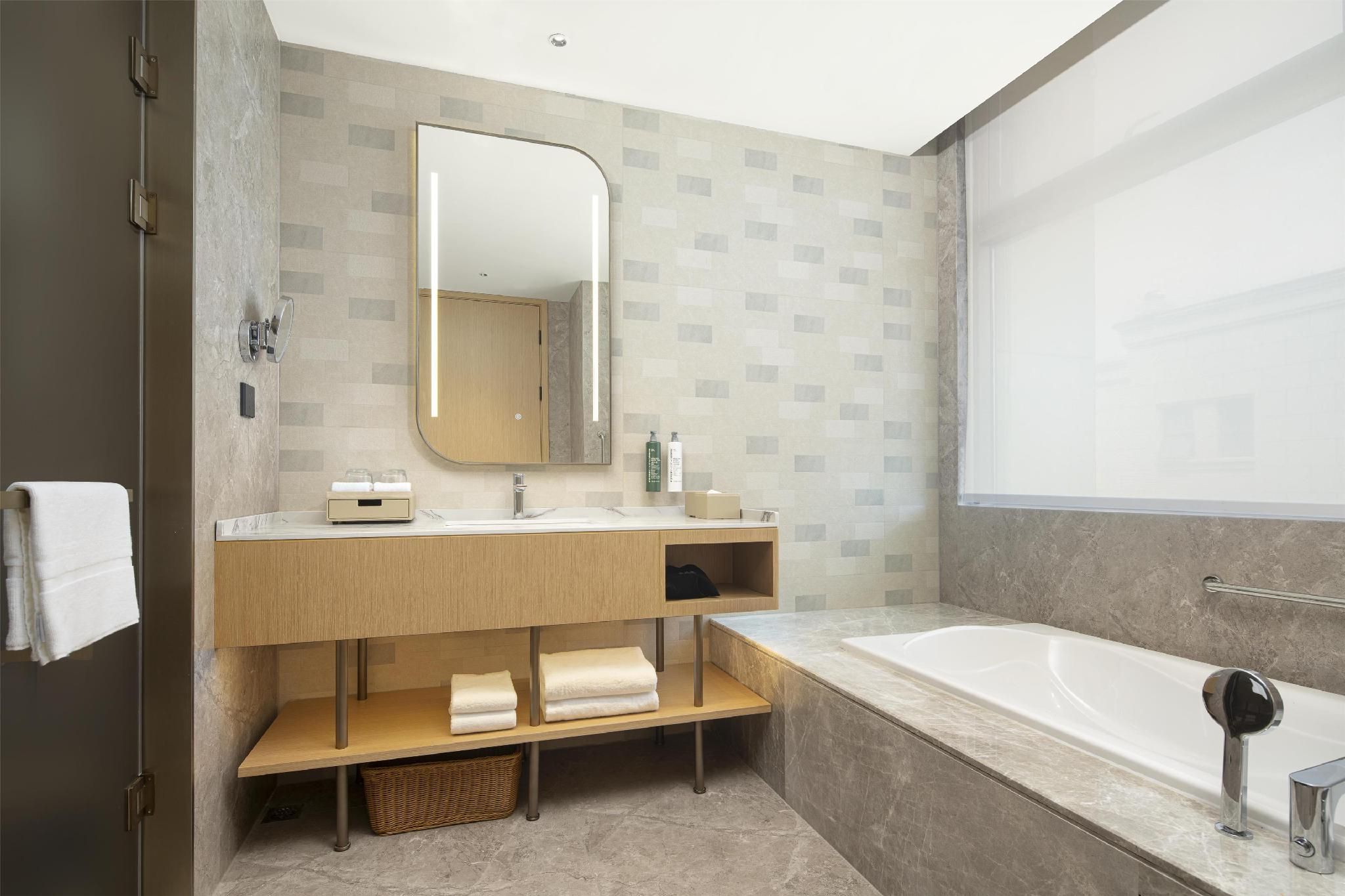 King Deluxe Suite