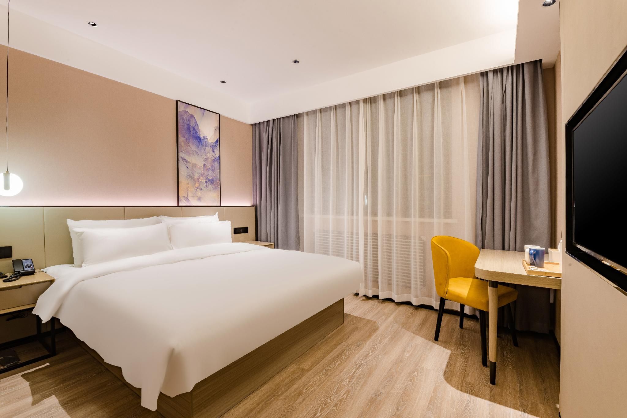 Queen Superior Room