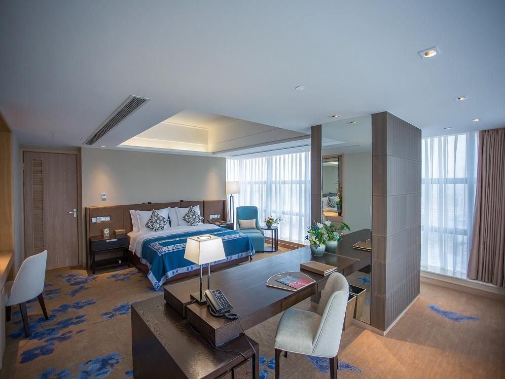 Non-smoking business suite