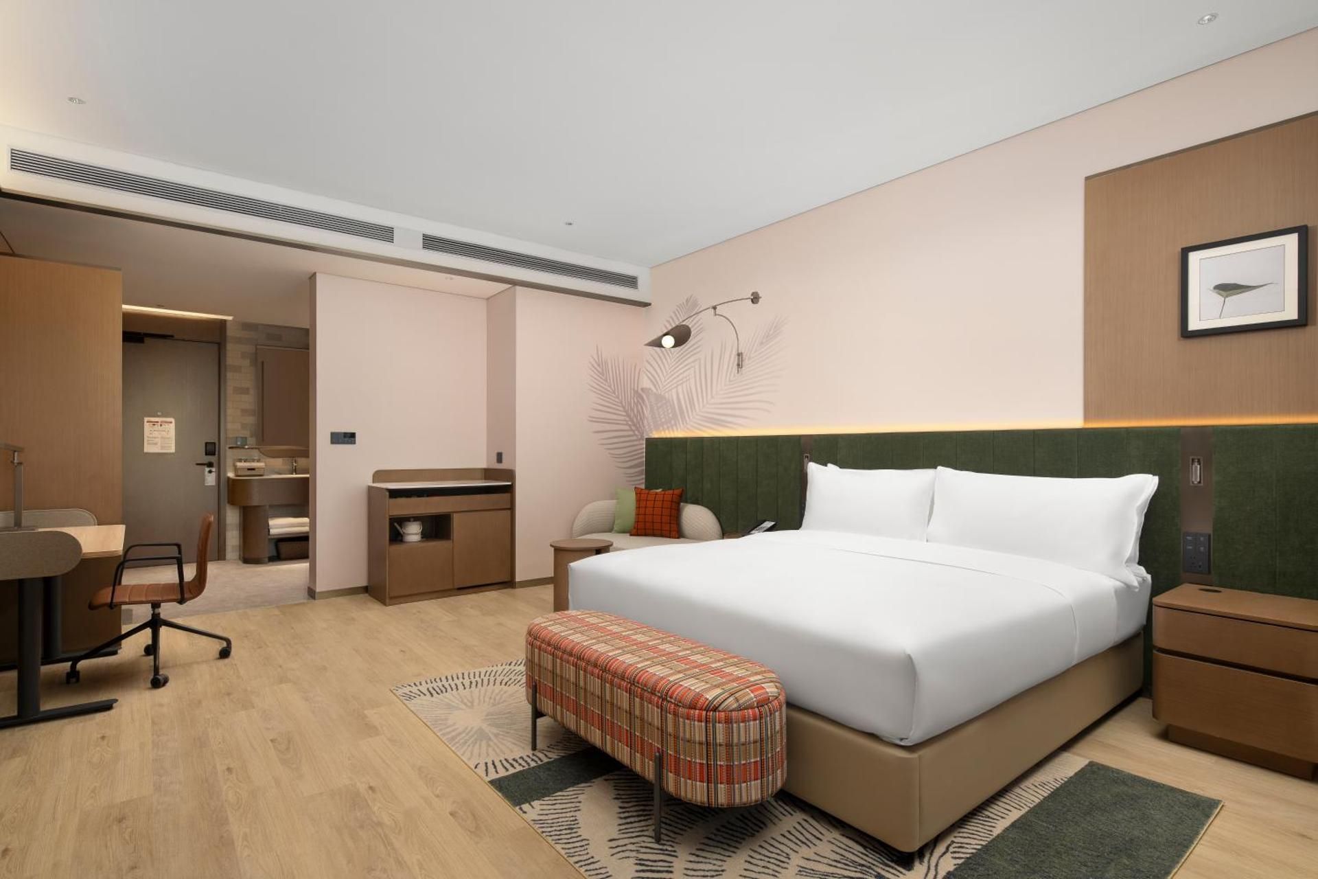 King Guest Room lake View
