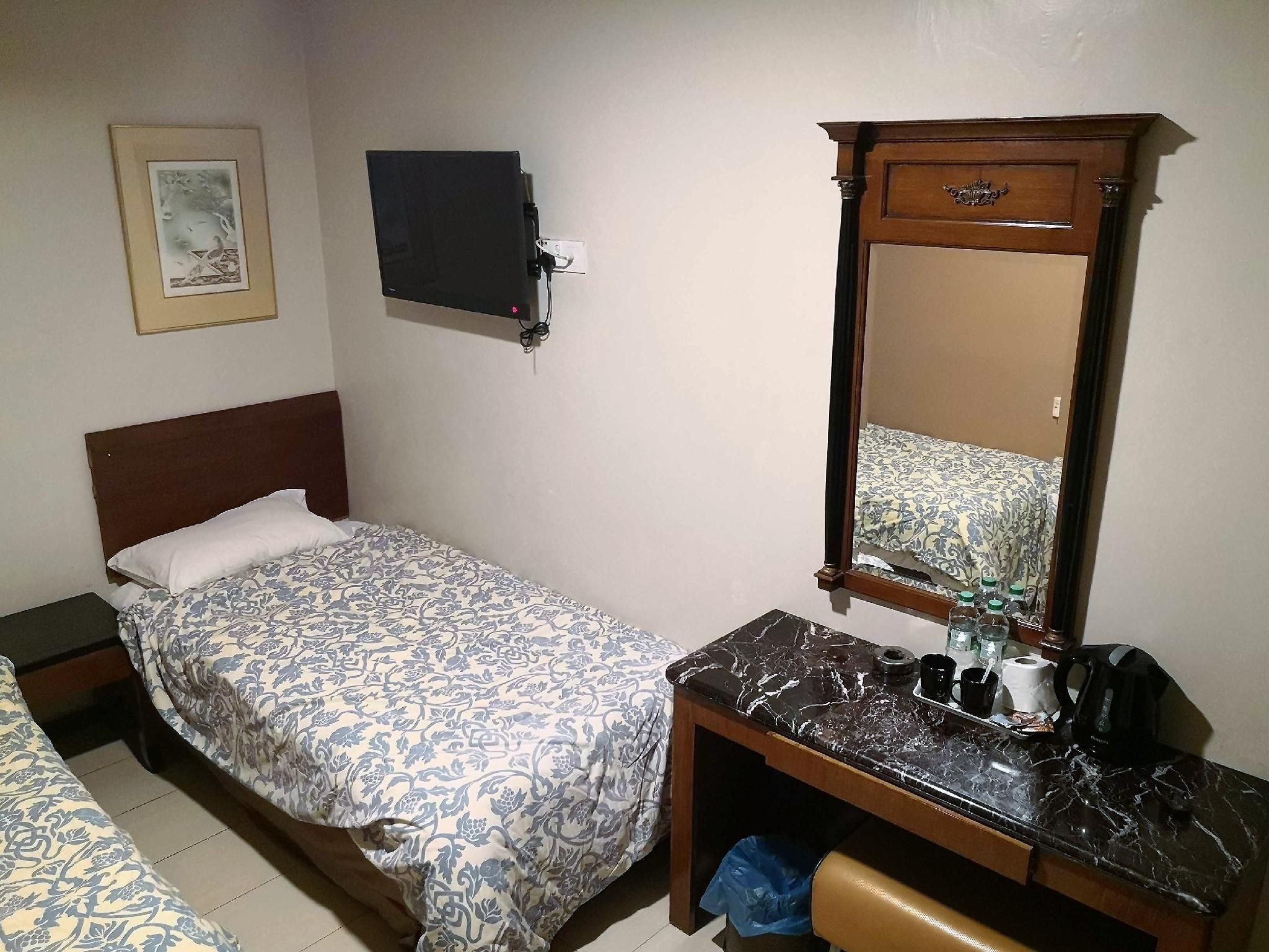 Twin Single Room