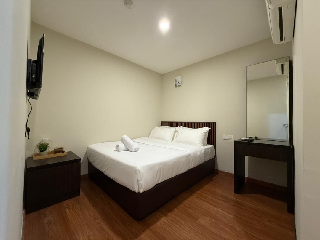 Standard Queen Room