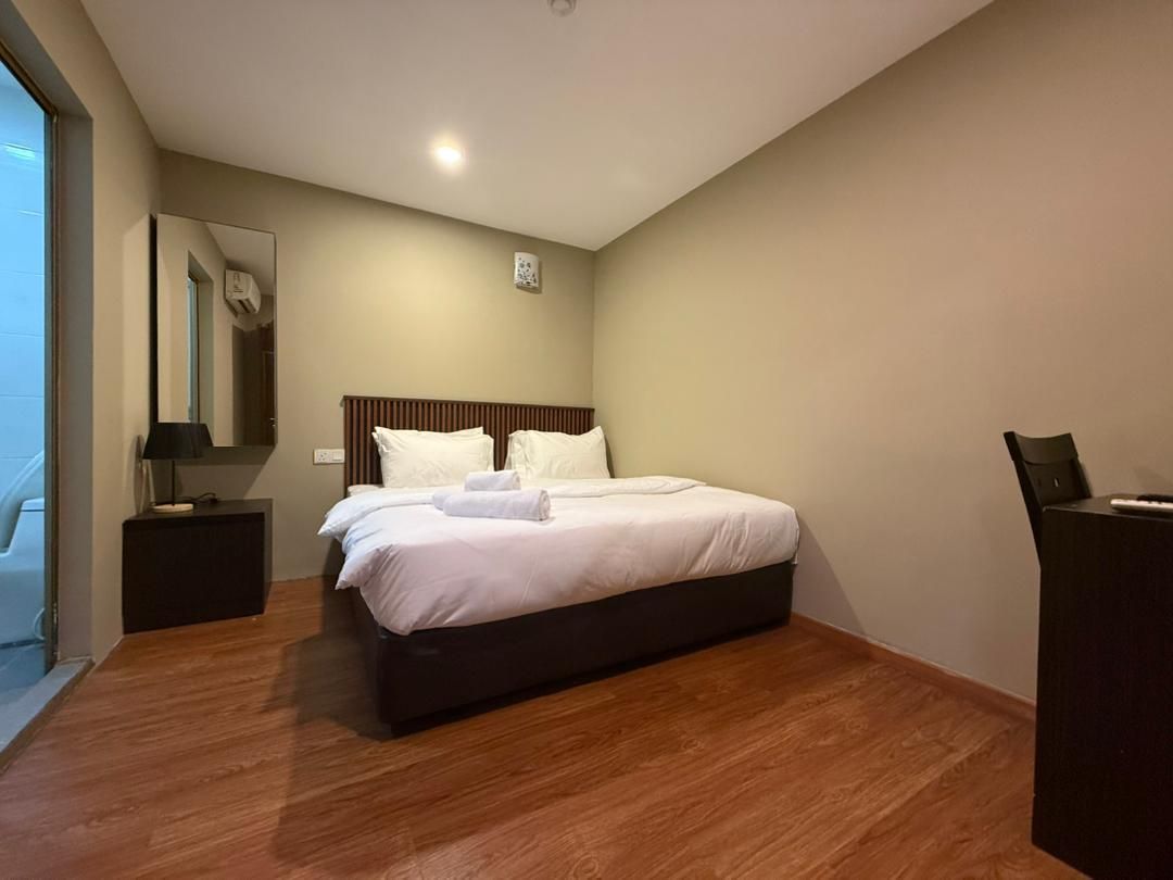 Standard Queen Room