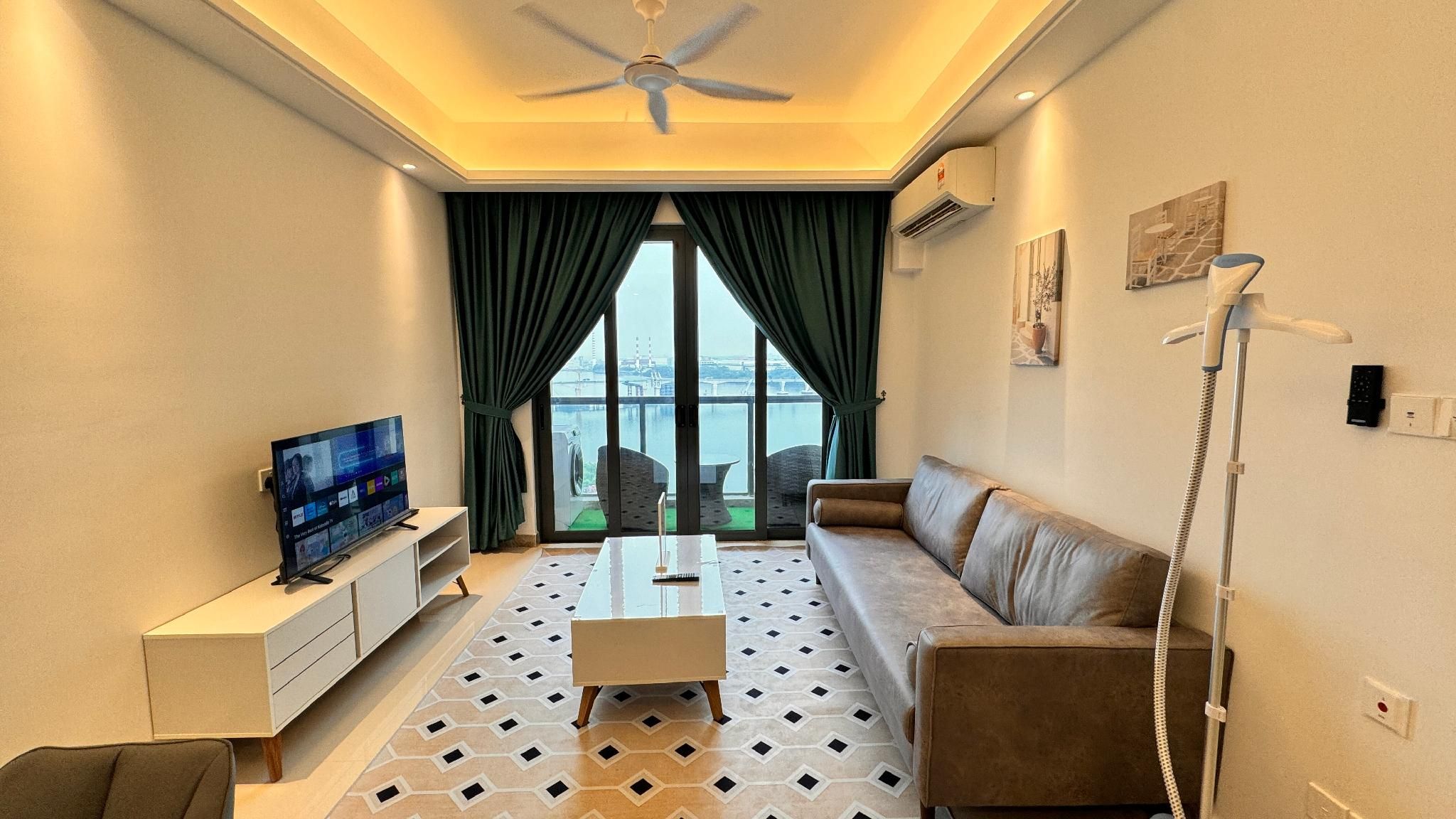 2-Bedroom Ocean View Apartment with 2 Bathrooms