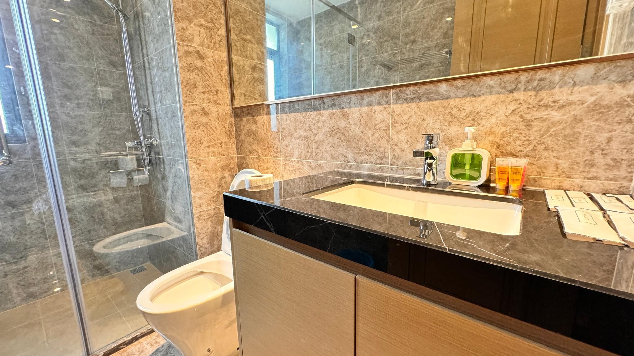 2-Bedroom Ocean View Apartment with 2 Bathrooms