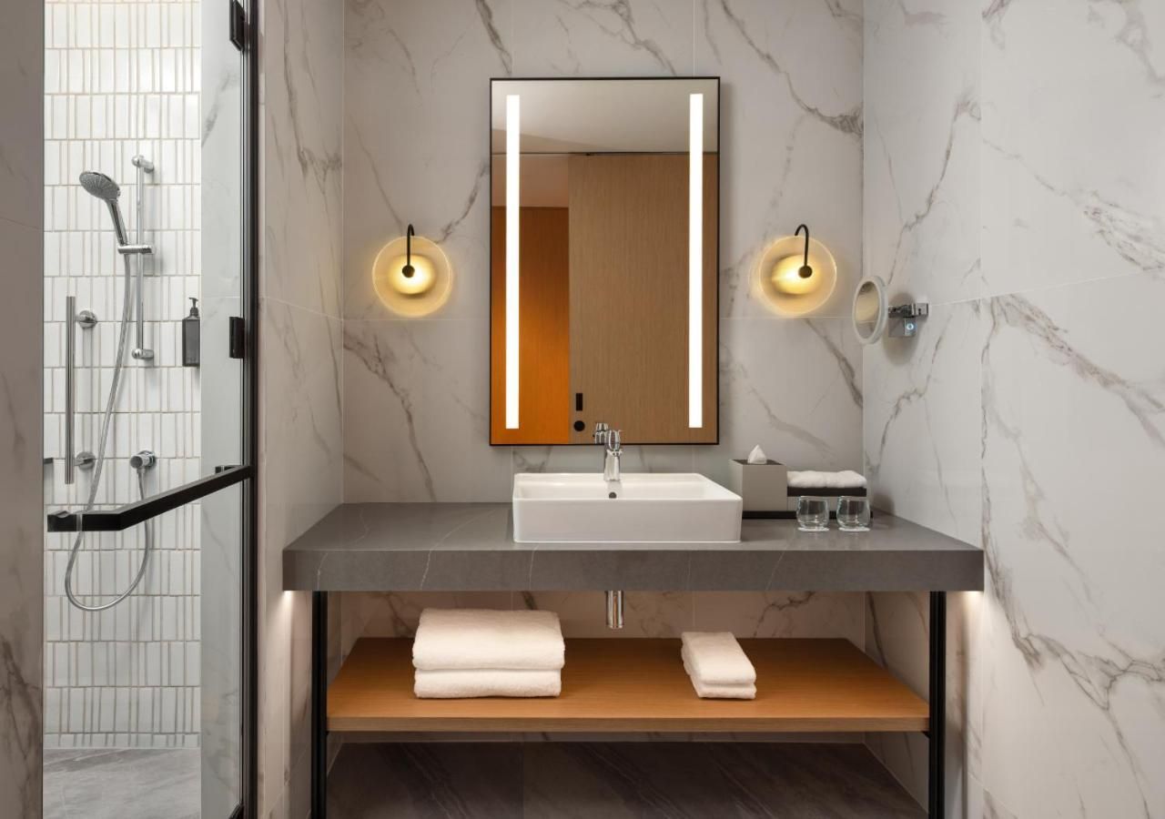 Club King Room with Club Lounge Access and Skyline View