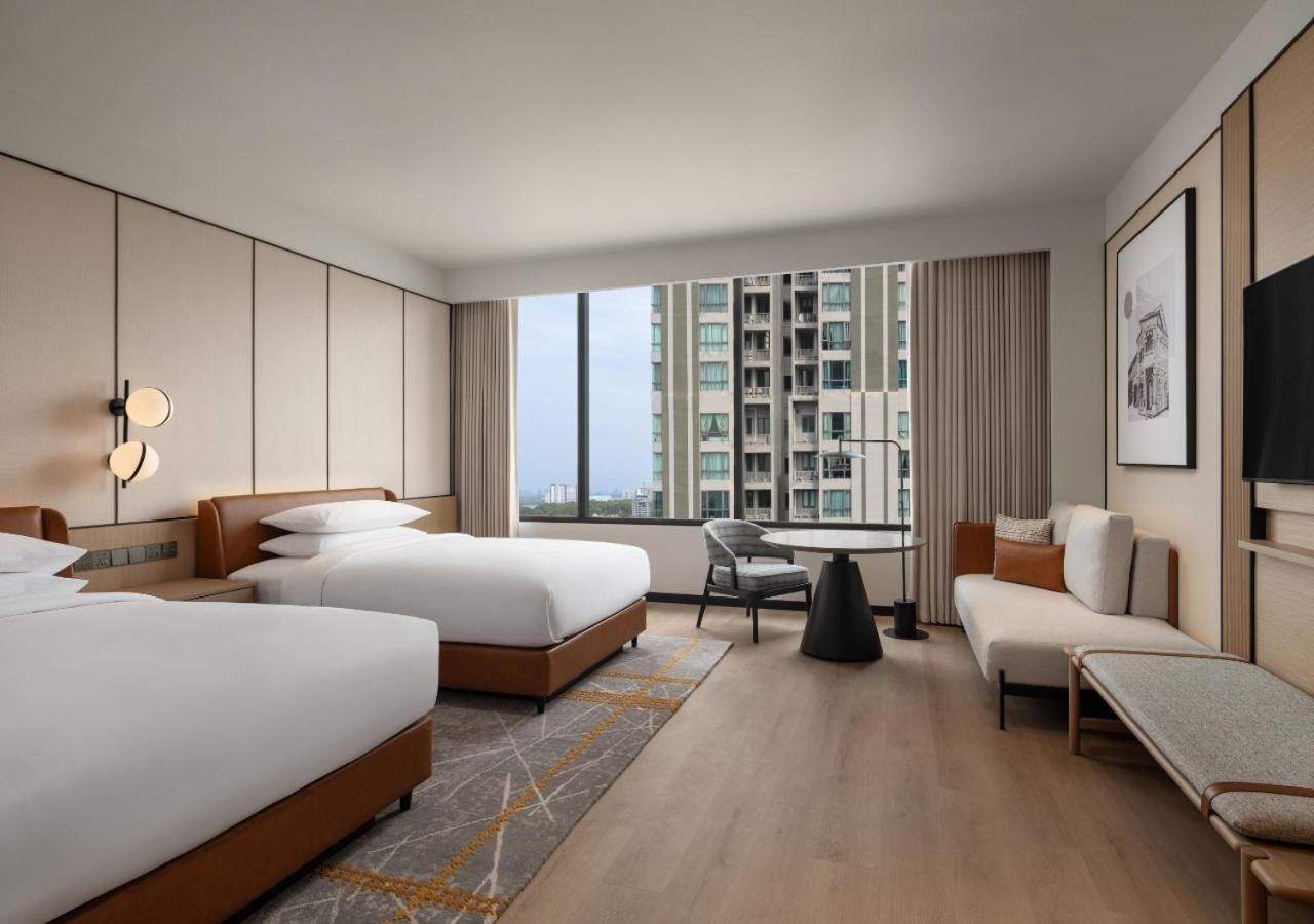 Premier Twin Room with Two Twin Beds and Club Lounge Access