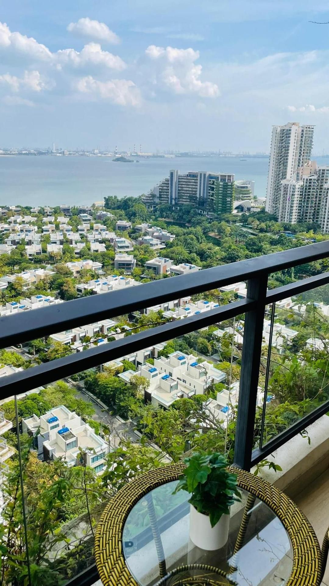 Two-Bedroom Apartment with Balcony and Sea View