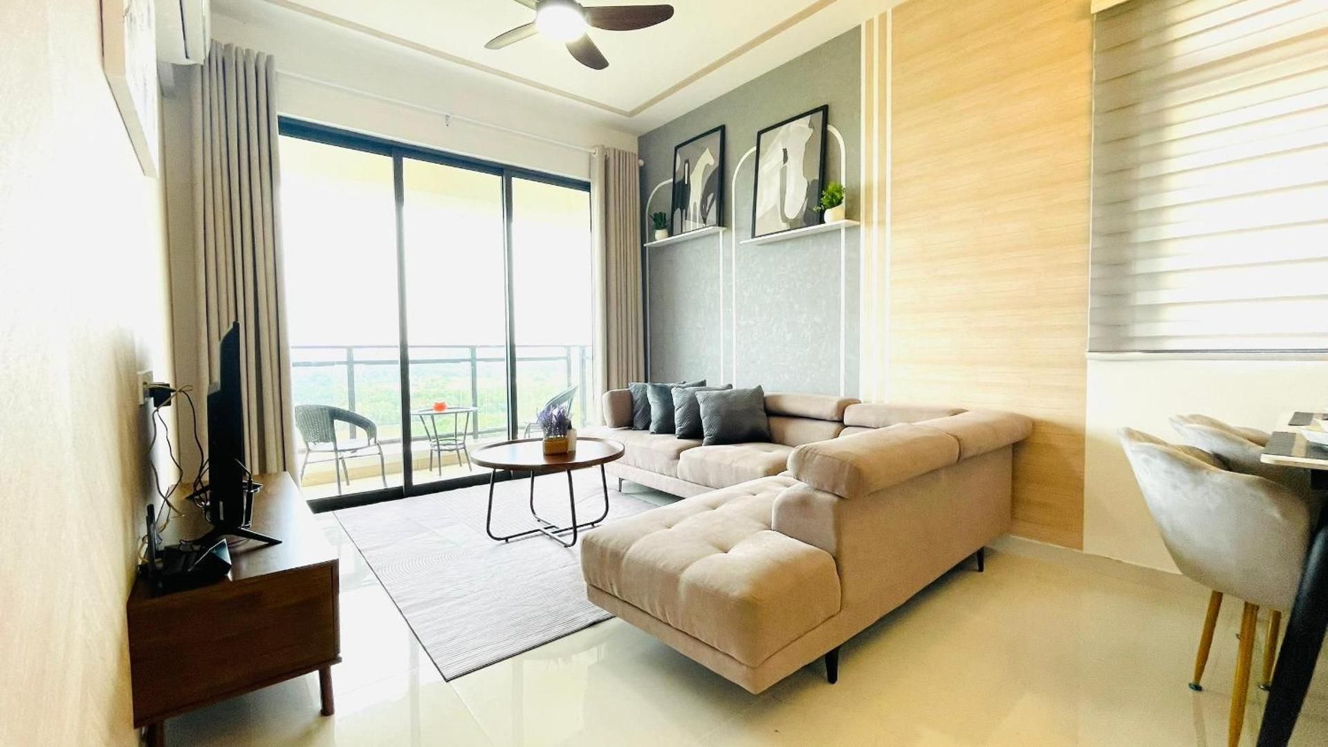 Two-Bedroom Apartment with Mountain View