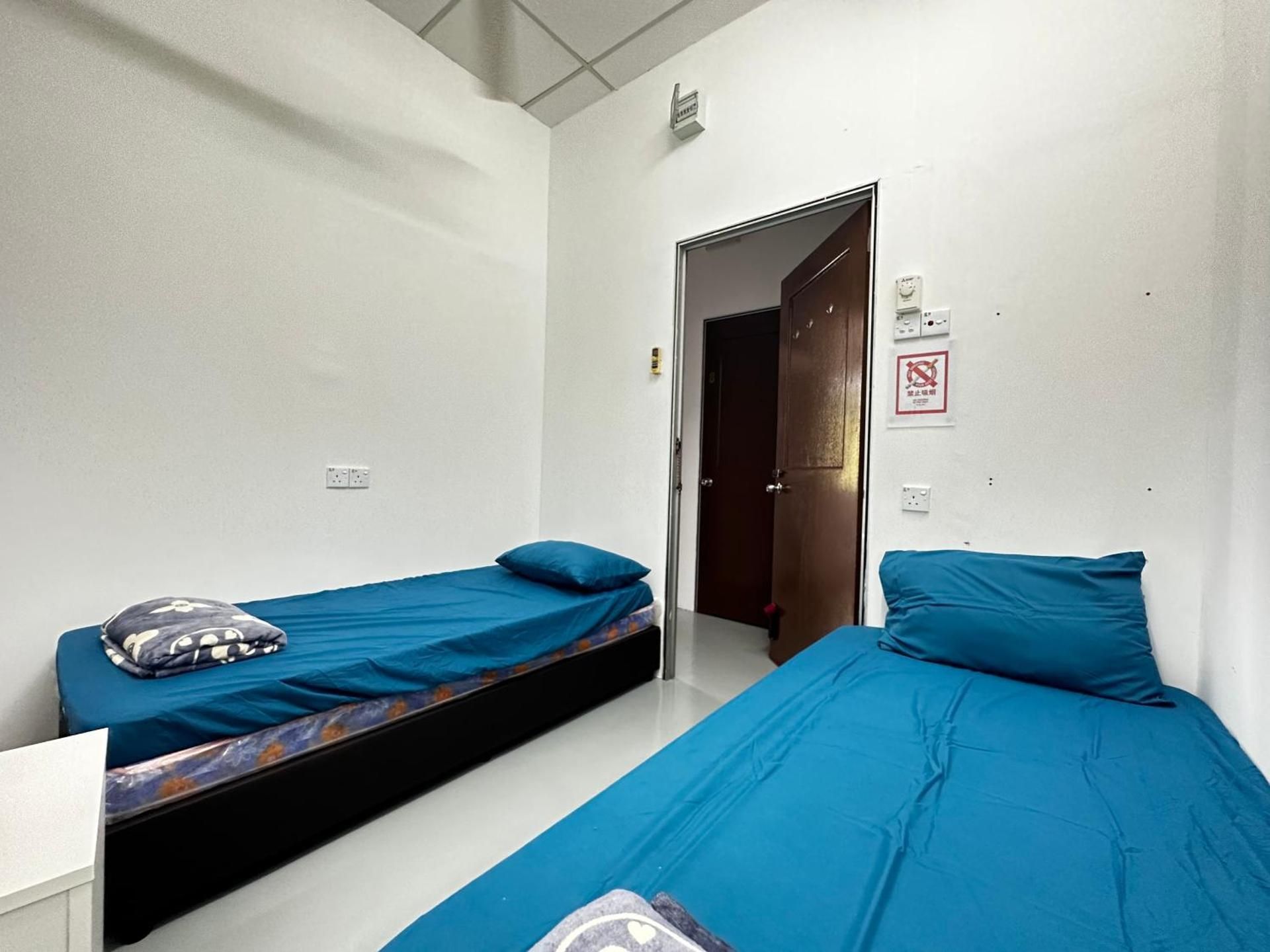 Standard Single Room with Shared Bathroom