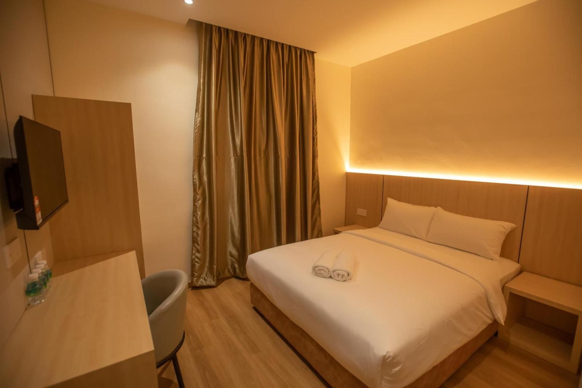 Deluxe Queen Room