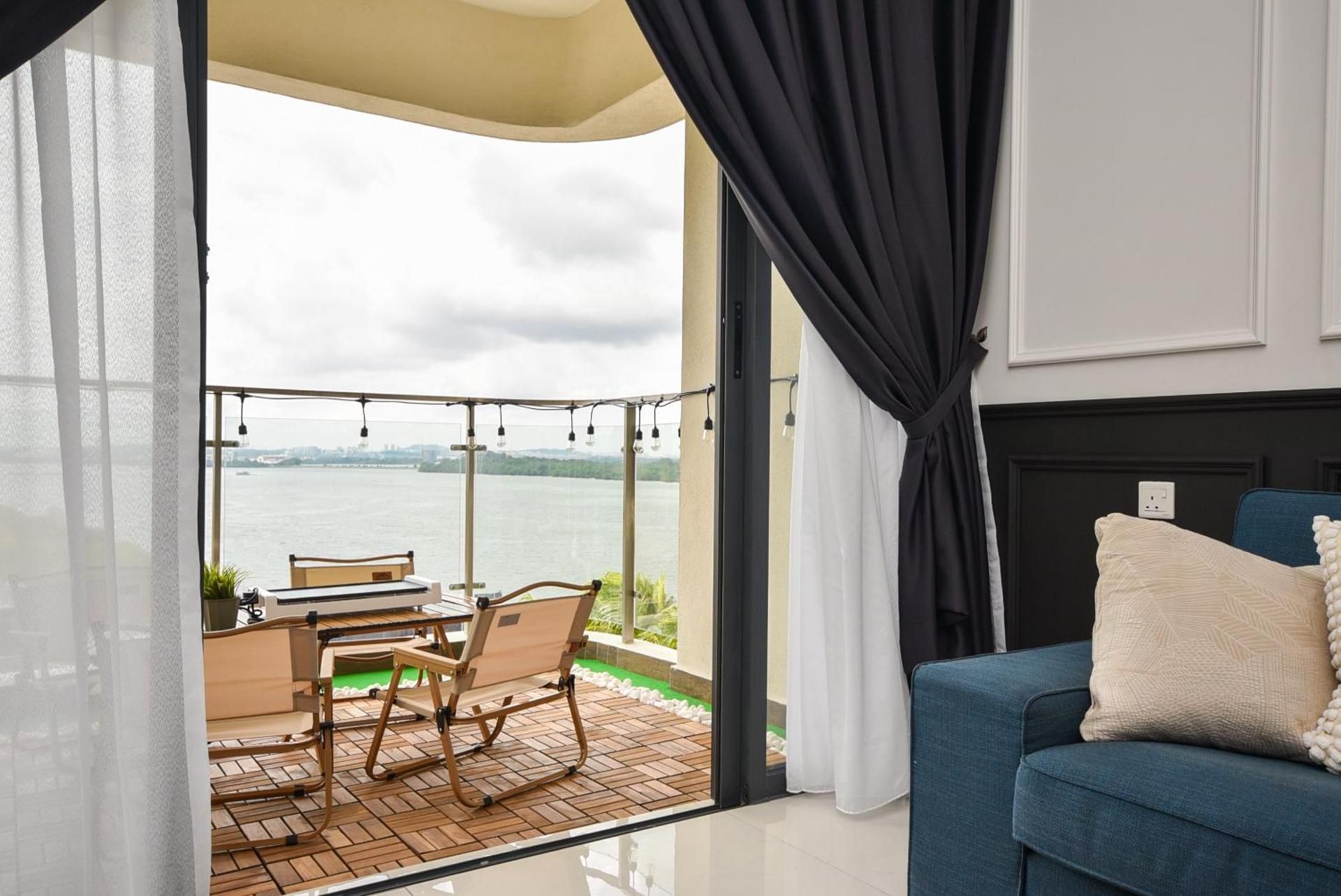 Premium Two-Bedrooms Suite with Seaview and Private BBQ
