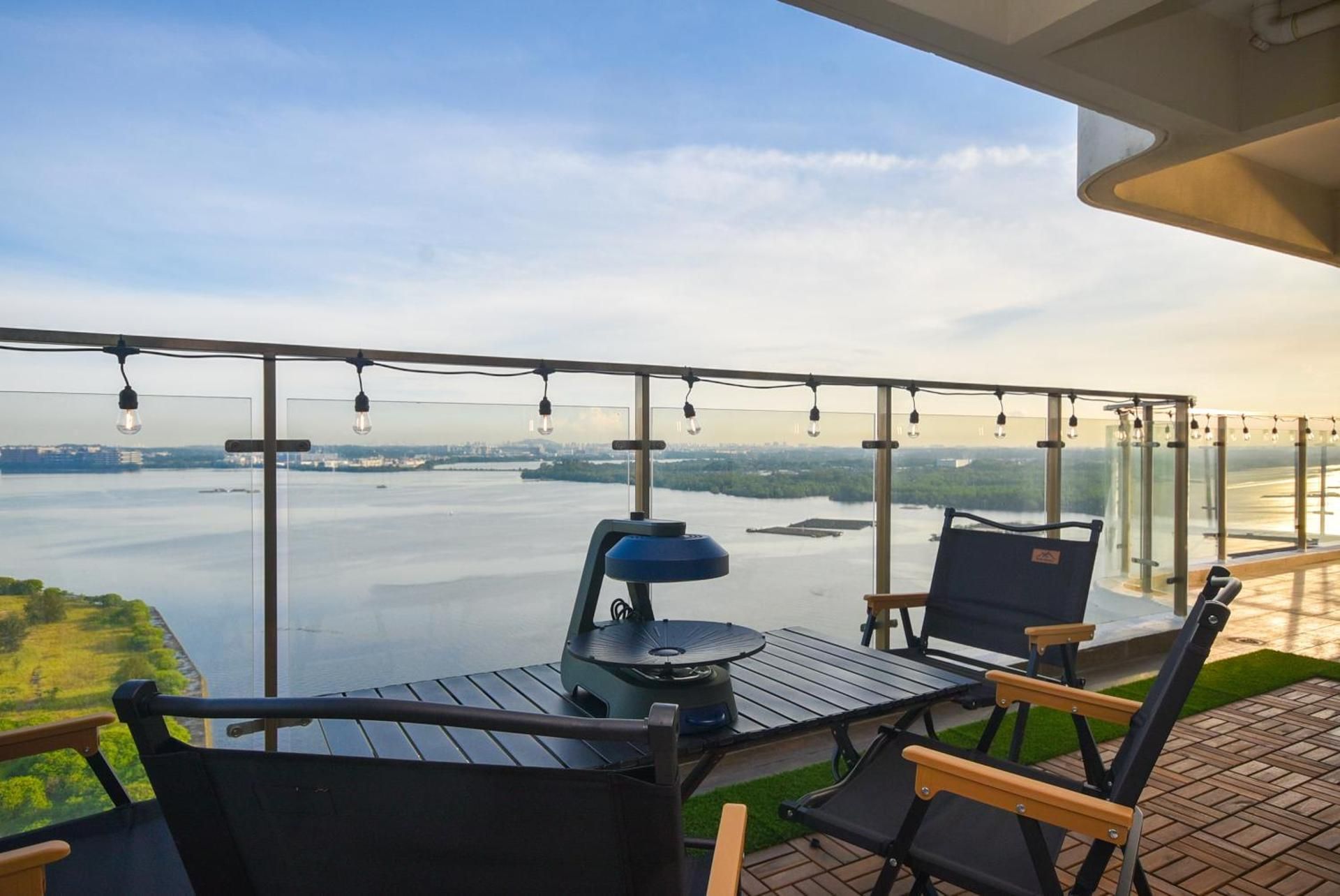 Premium Three-Bedrooms Suite with Sea View and Bathtub