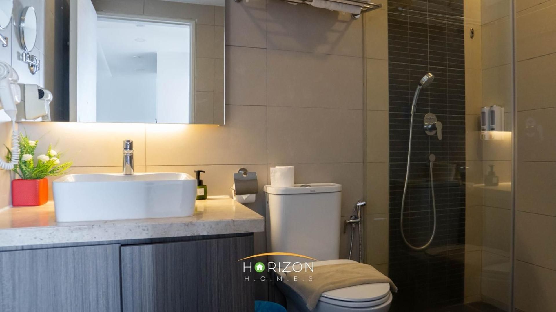 Deluxe One-Bedroom Apartment