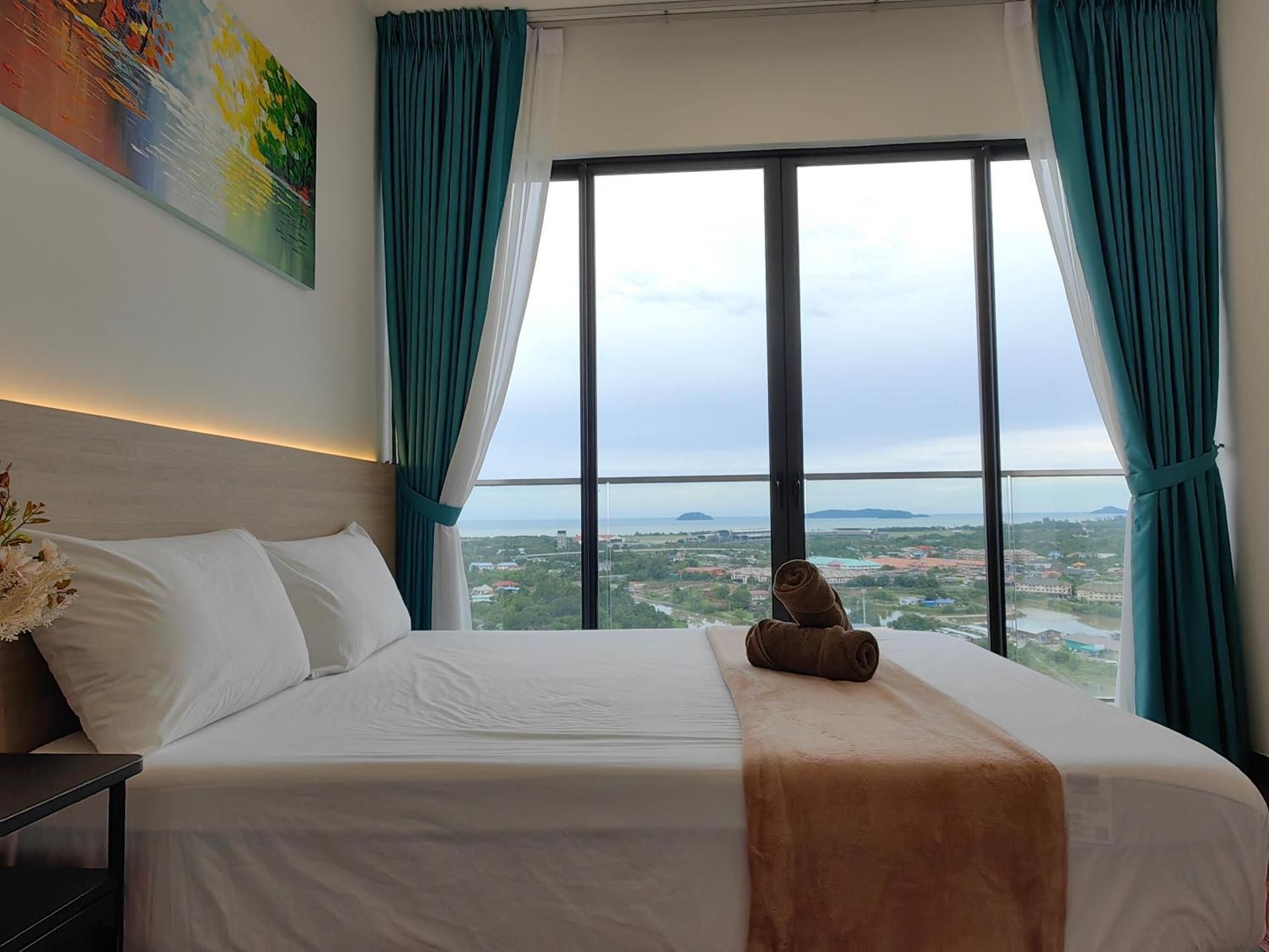 One-Bedroom Apartment with View