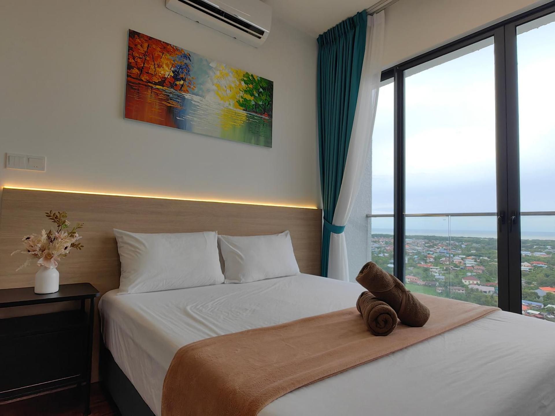 One-Bedroom Apartment with View