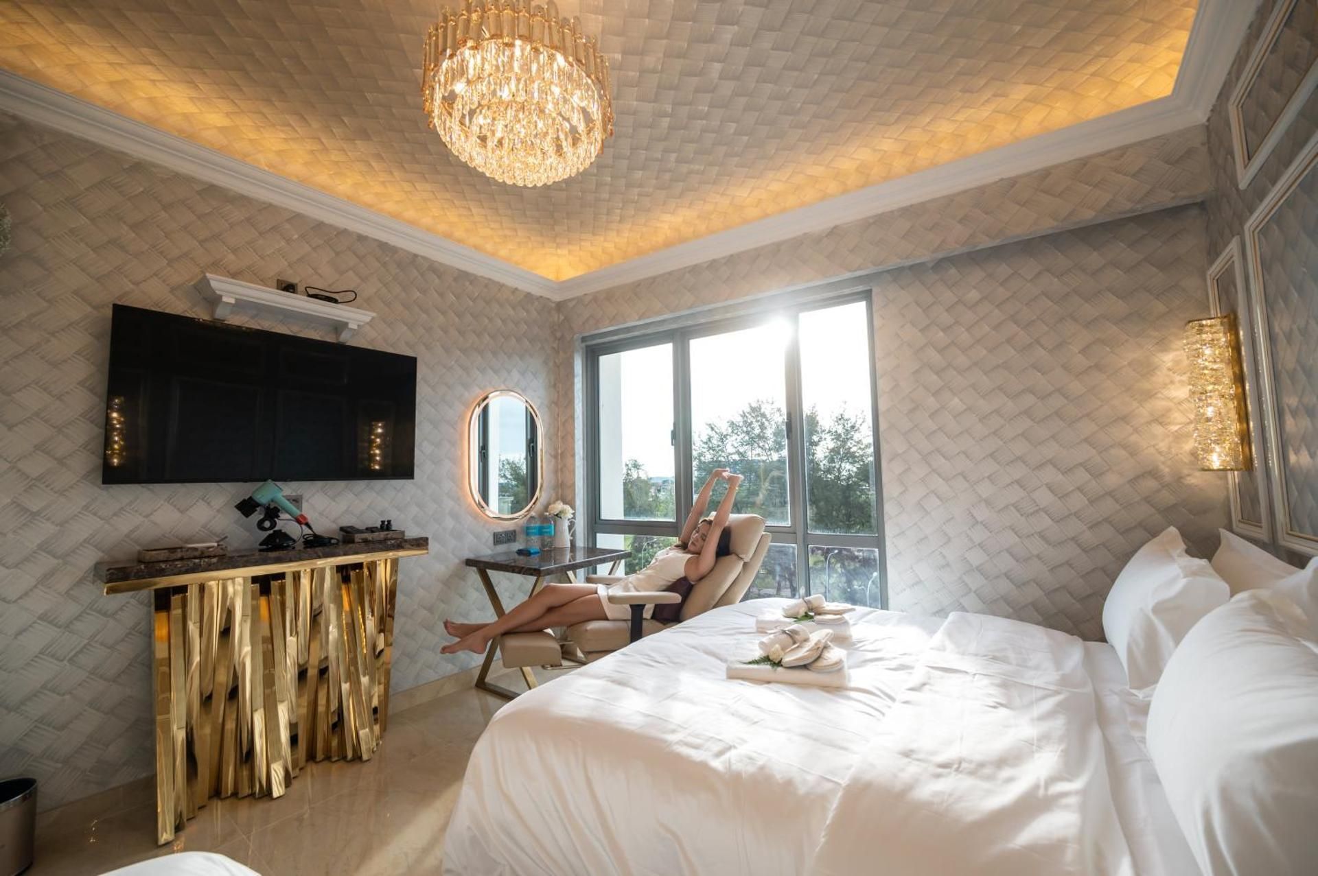 Deluxe Family Room