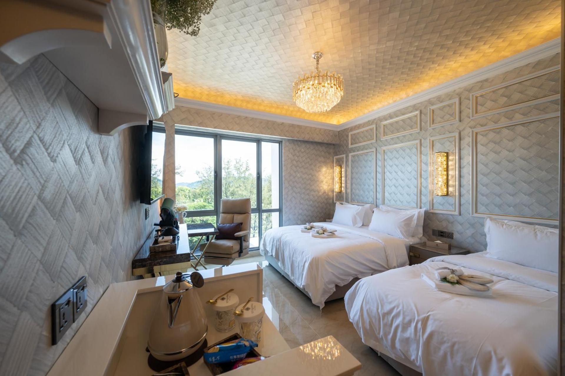Deluxe Family Room