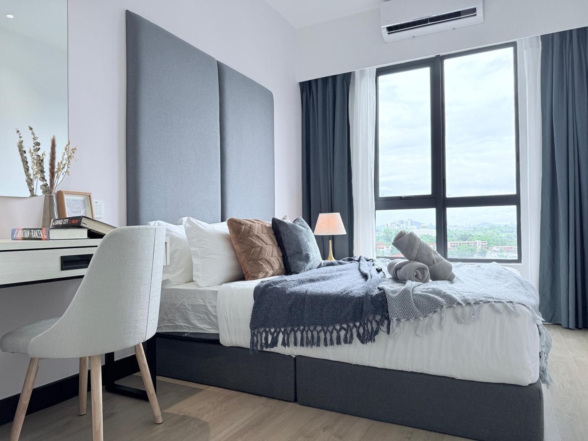 One-Bedroom Apartment with City View