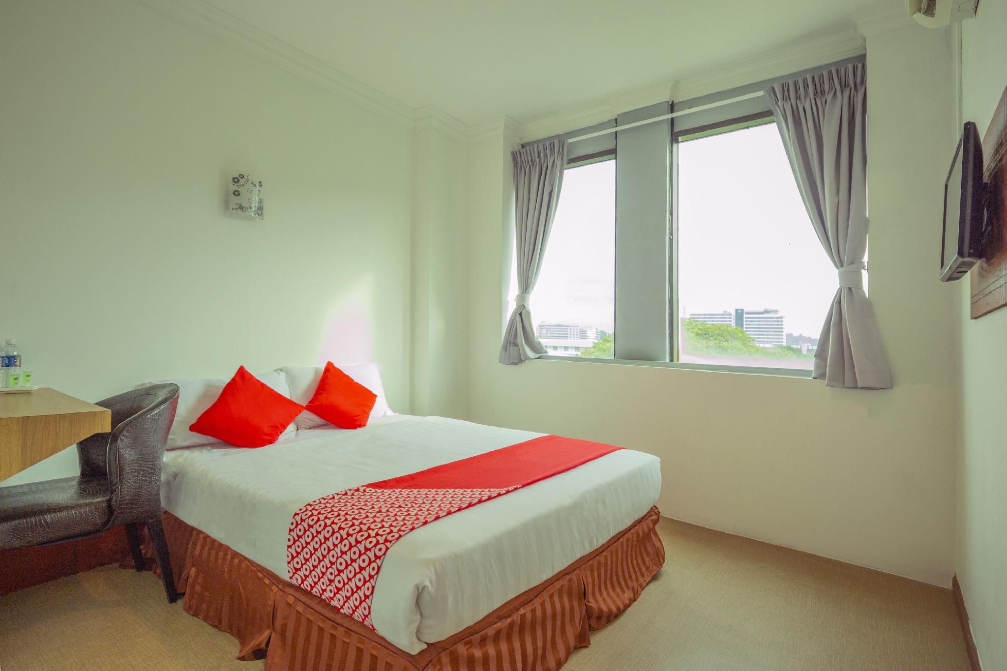 Deluxe Queen Room