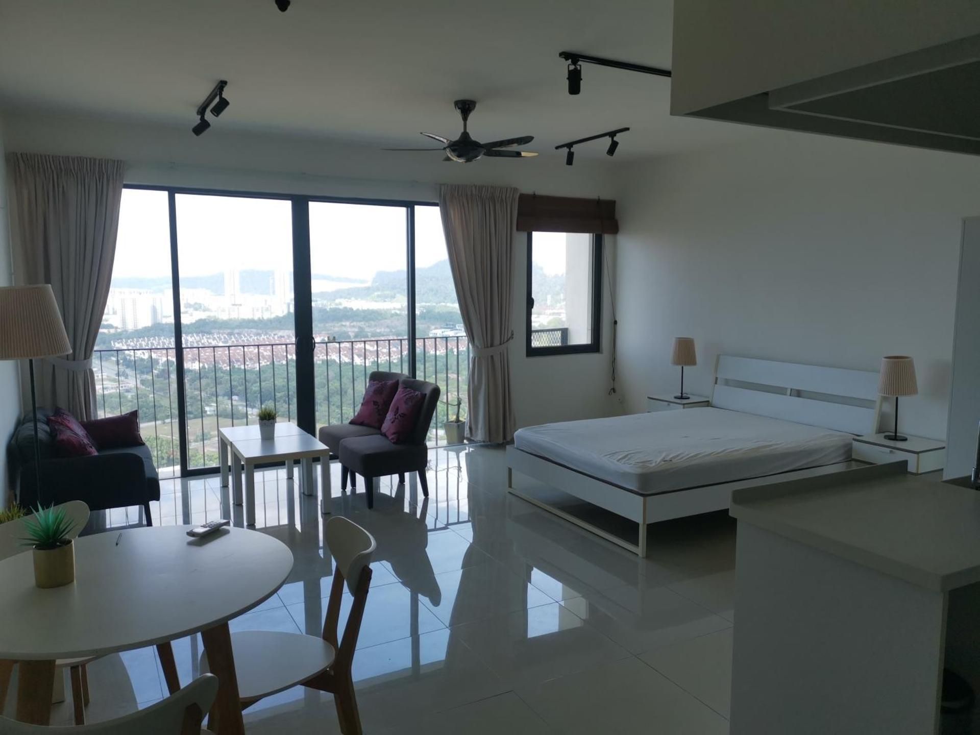 Apartment with Mountain View