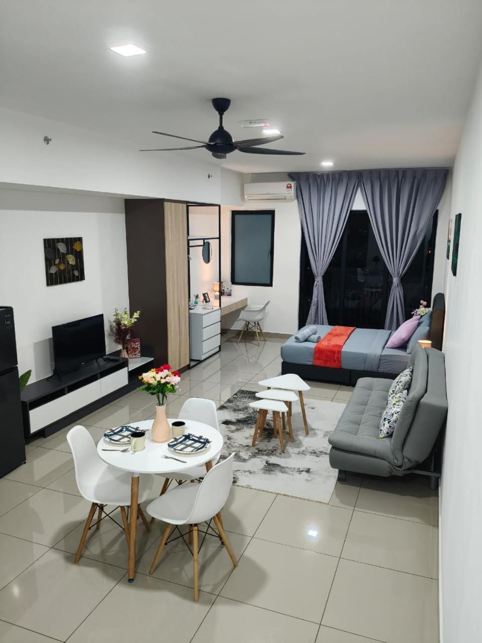 Deluxe Queen Room