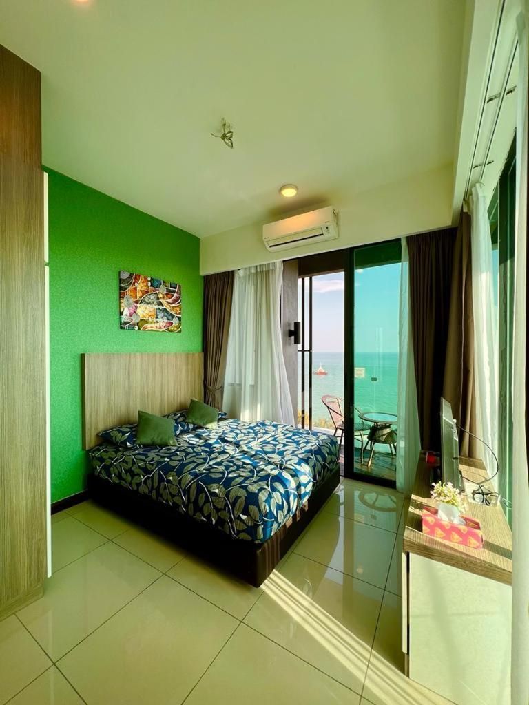 Studio with Sea View