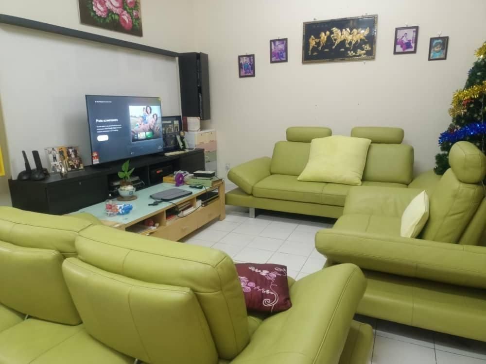 Family Room with Garden View