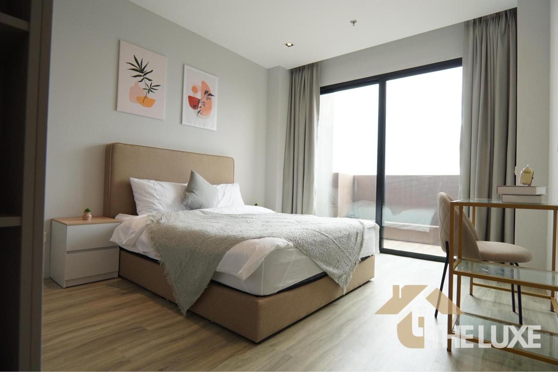 Three-Bedroom Apartment with Balcony