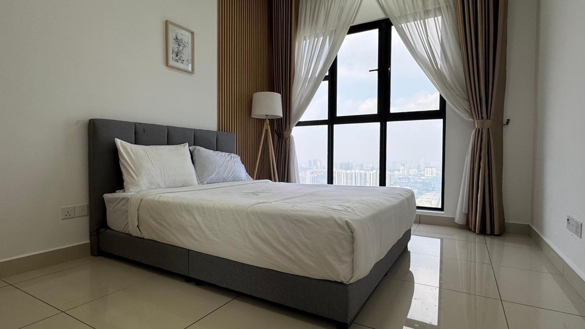 Two-Bedroom Deluxe Apartment with Balcony