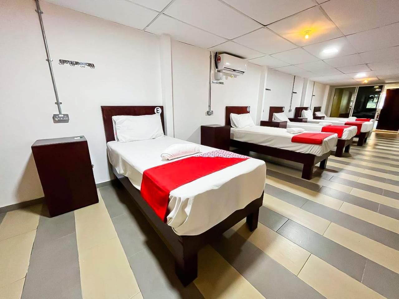 Single Bed in Mixed Dormitory Room