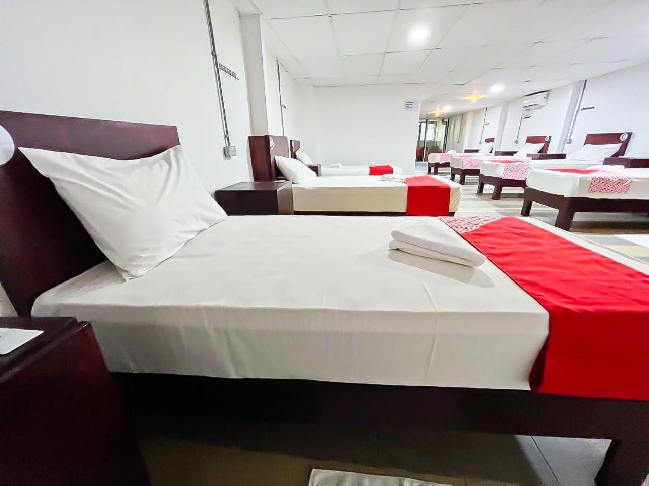Single Bed in Mixed Dormitory Room