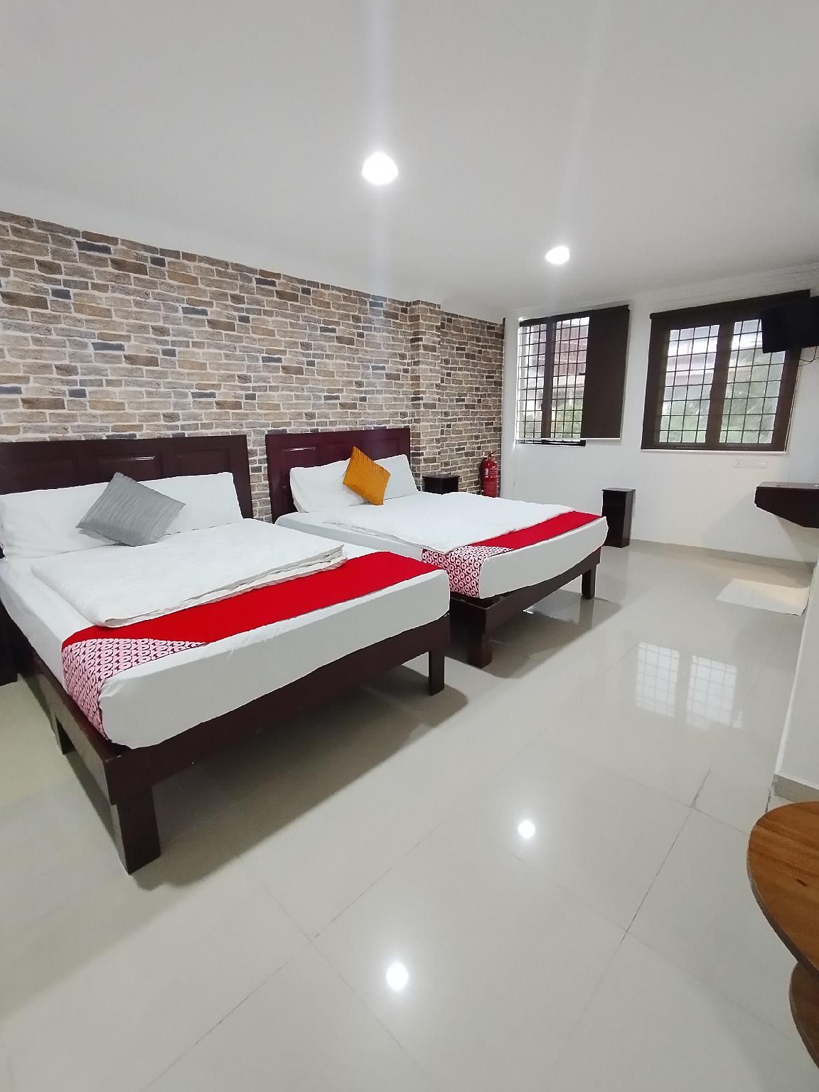 Family Room - 2 Queen Bed