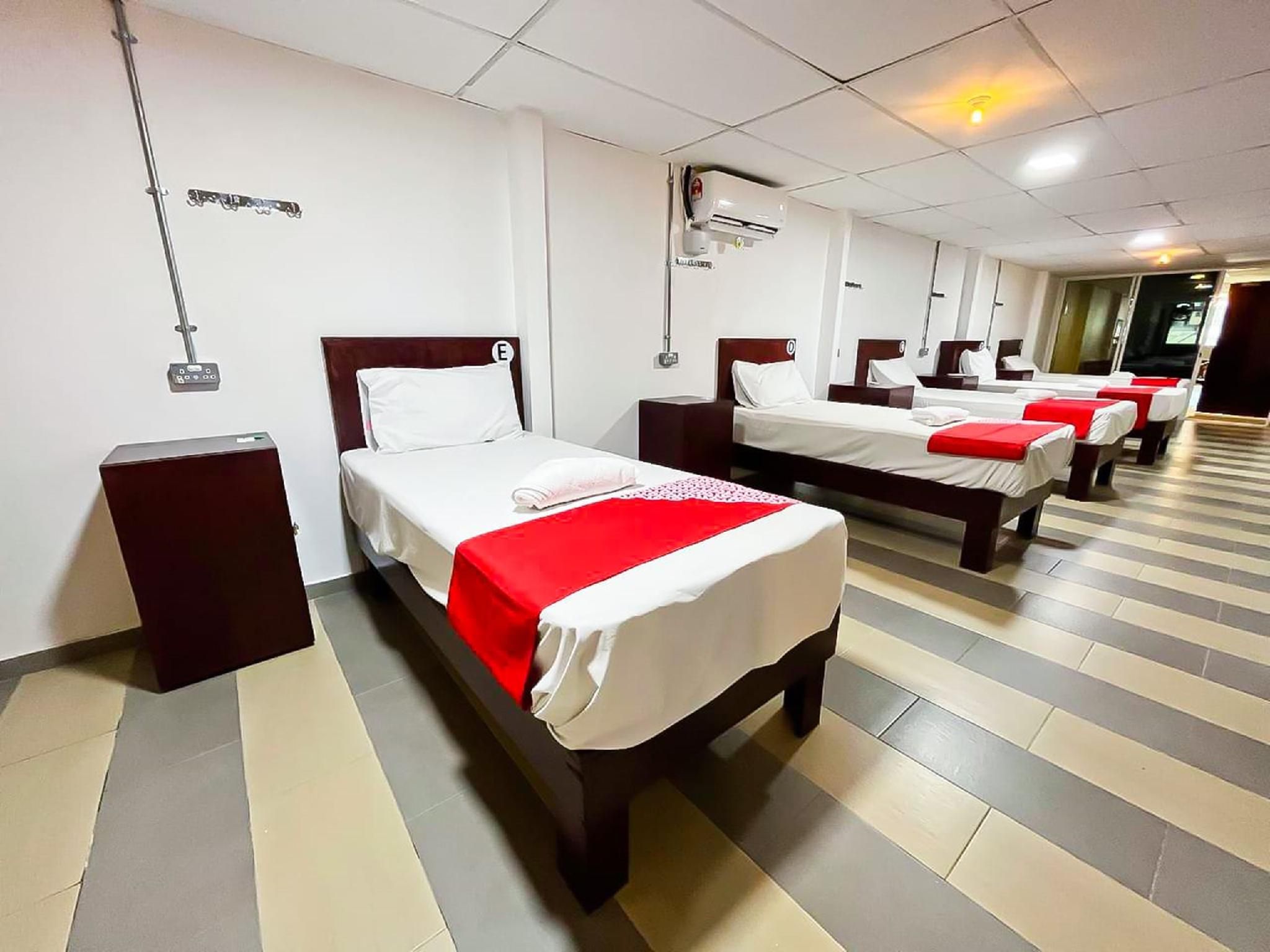 Single Bed in Dormitory with Shared Bathroom