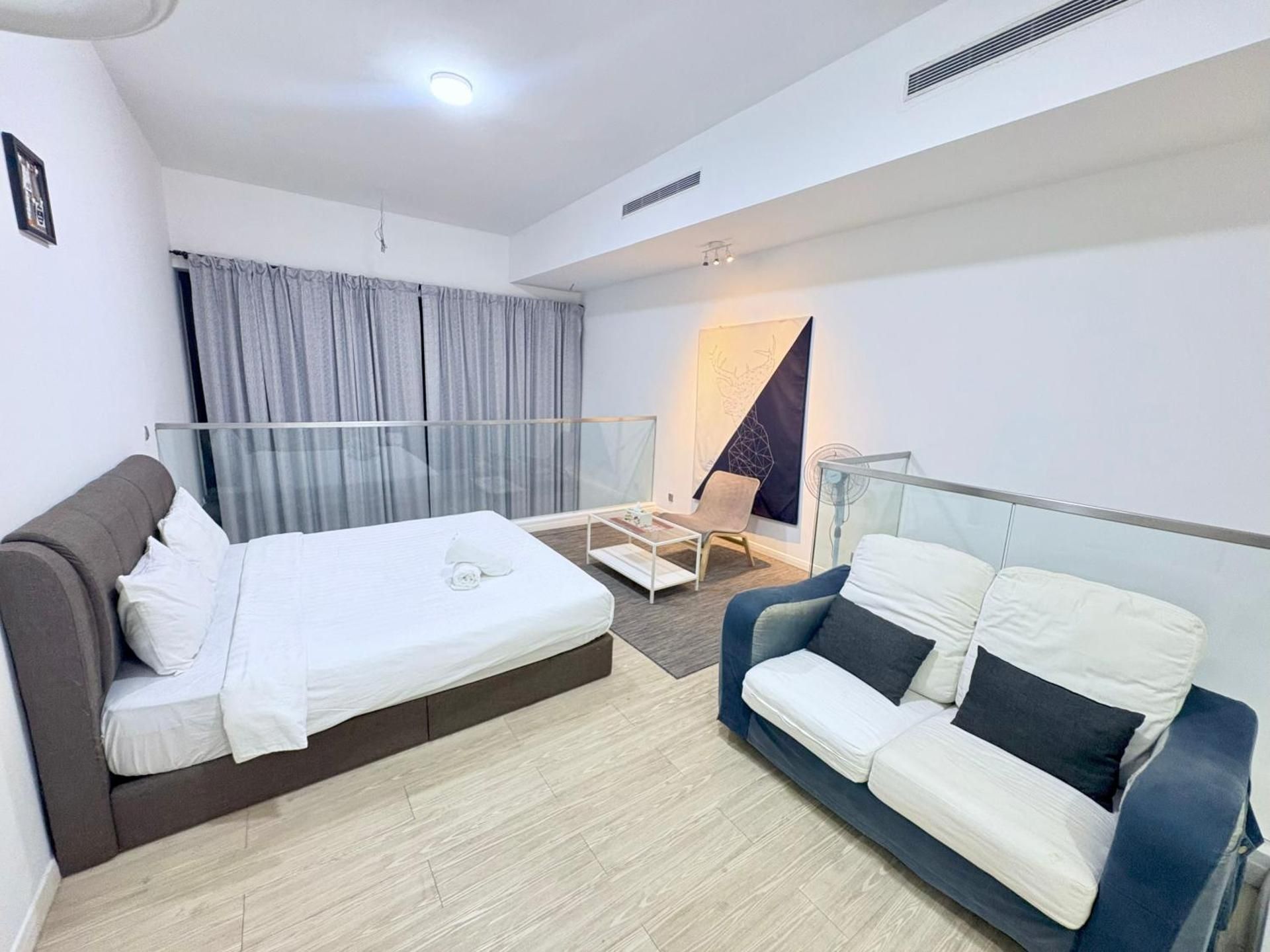 DELUXE APARTMENT