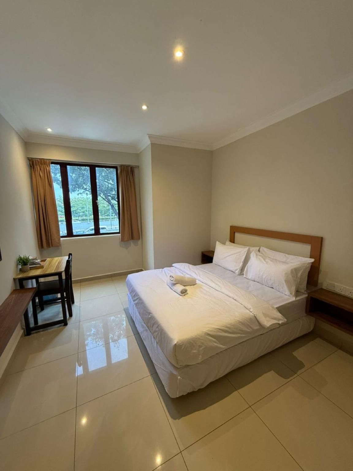 Deluxe Queen Room