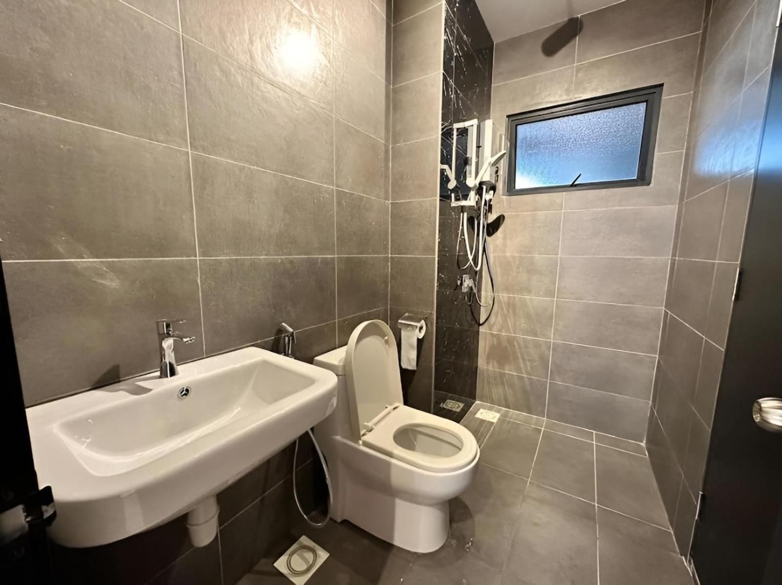 Apartment With Shared Bathroom