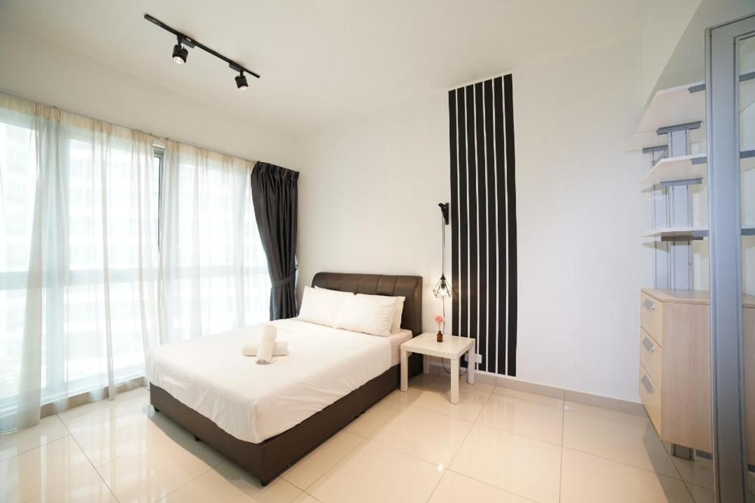 Two-Bedroom Deluxe Apartment with Balcony