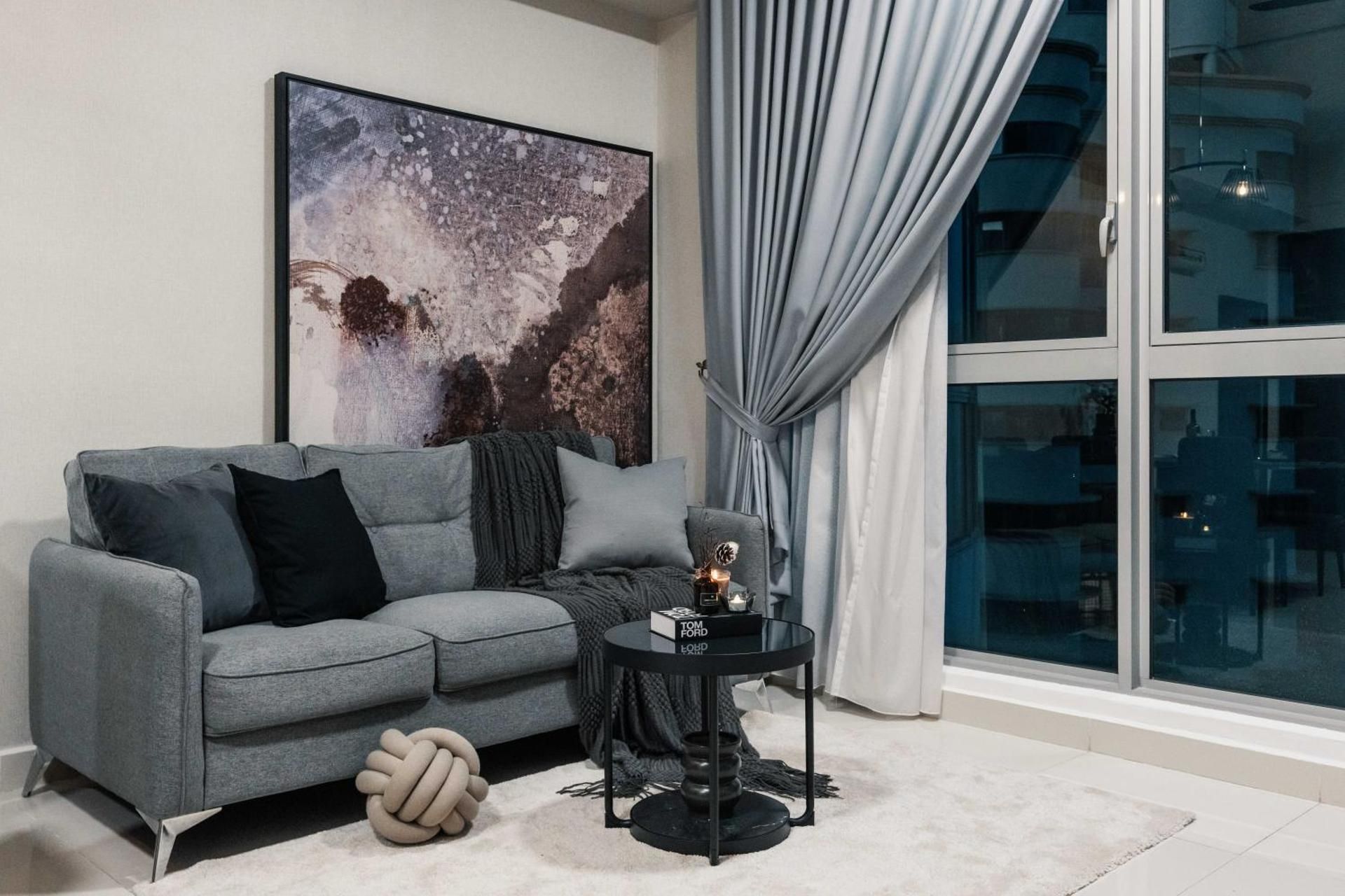One-Bedroom Apartment with City View