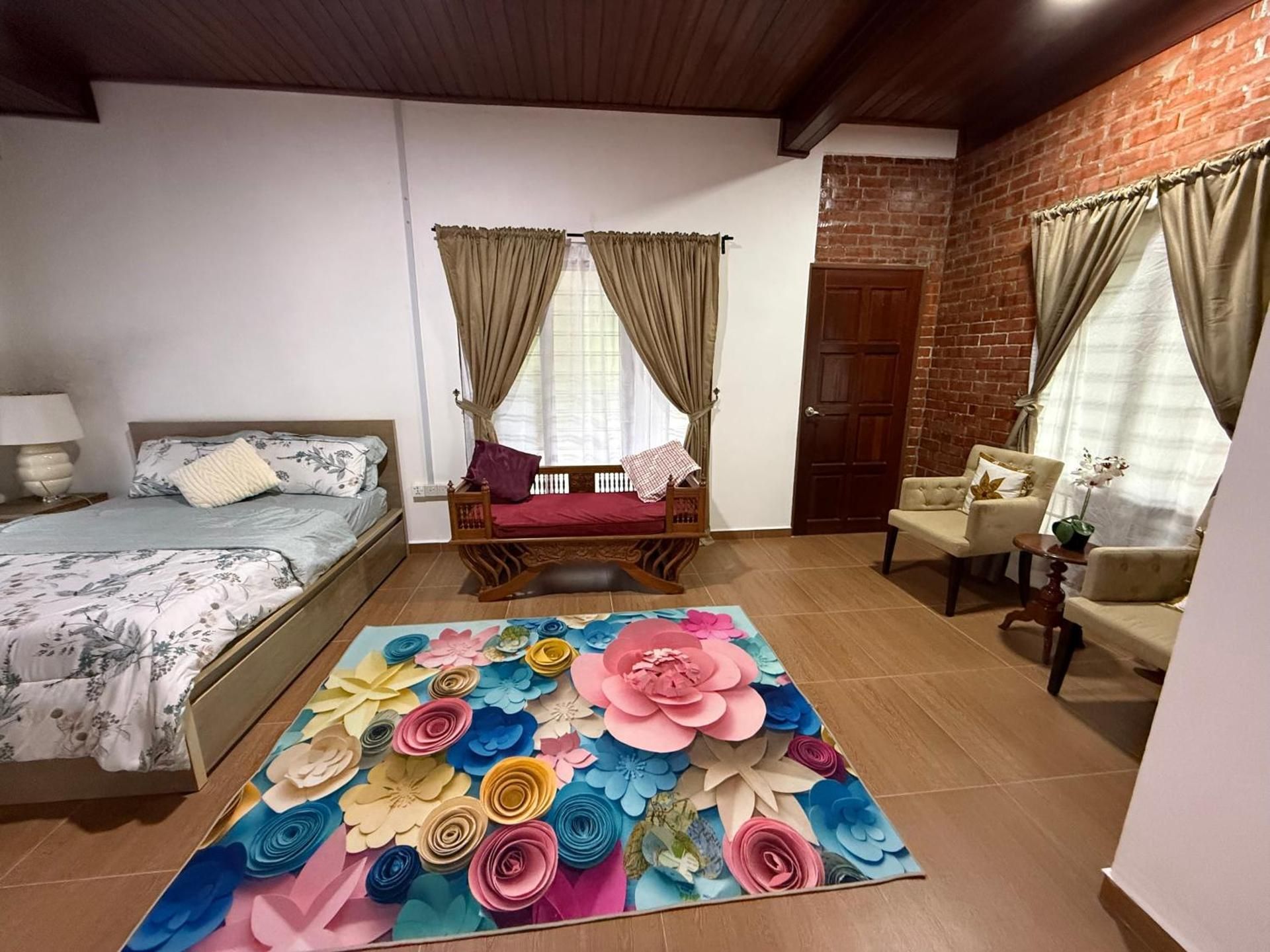 Deluxe Room (2 Adults + 1 Child)